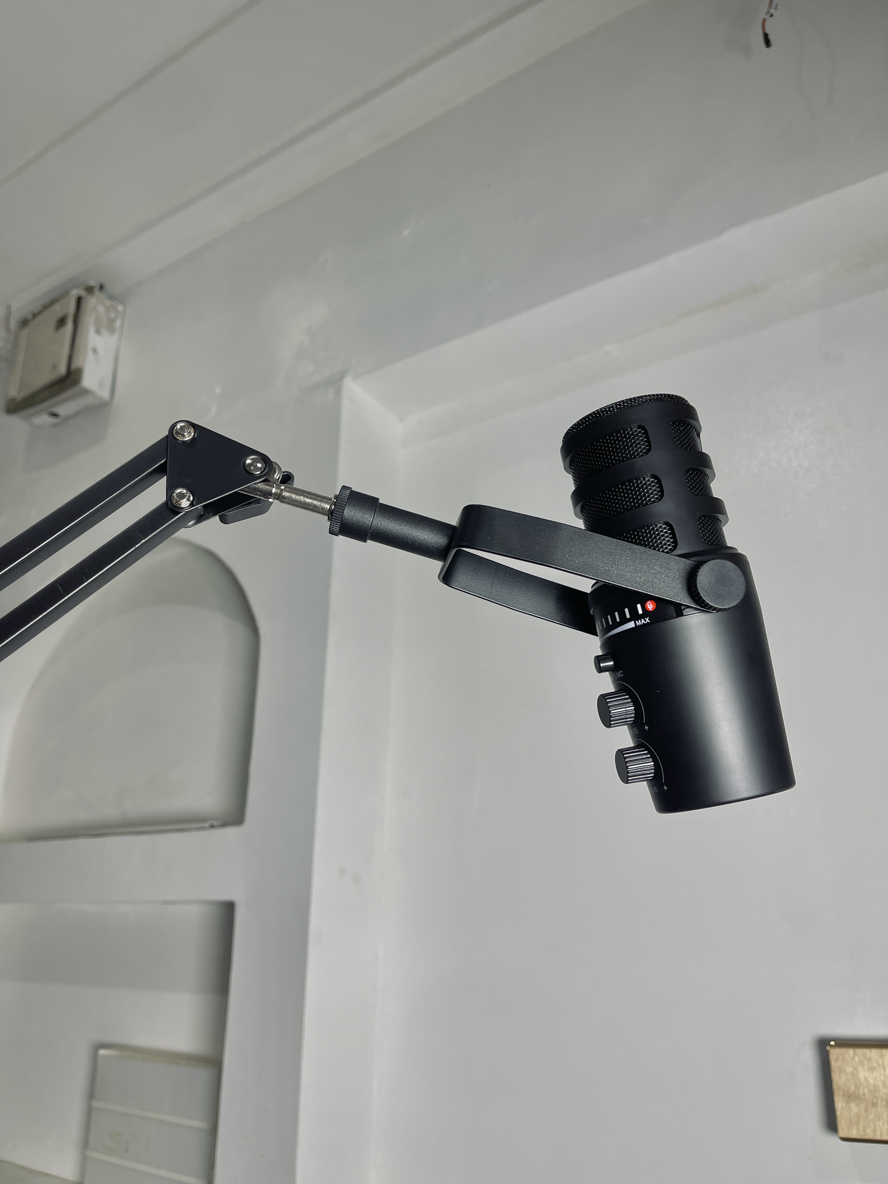 STILL THUGGIN IT varsity Jacket - white